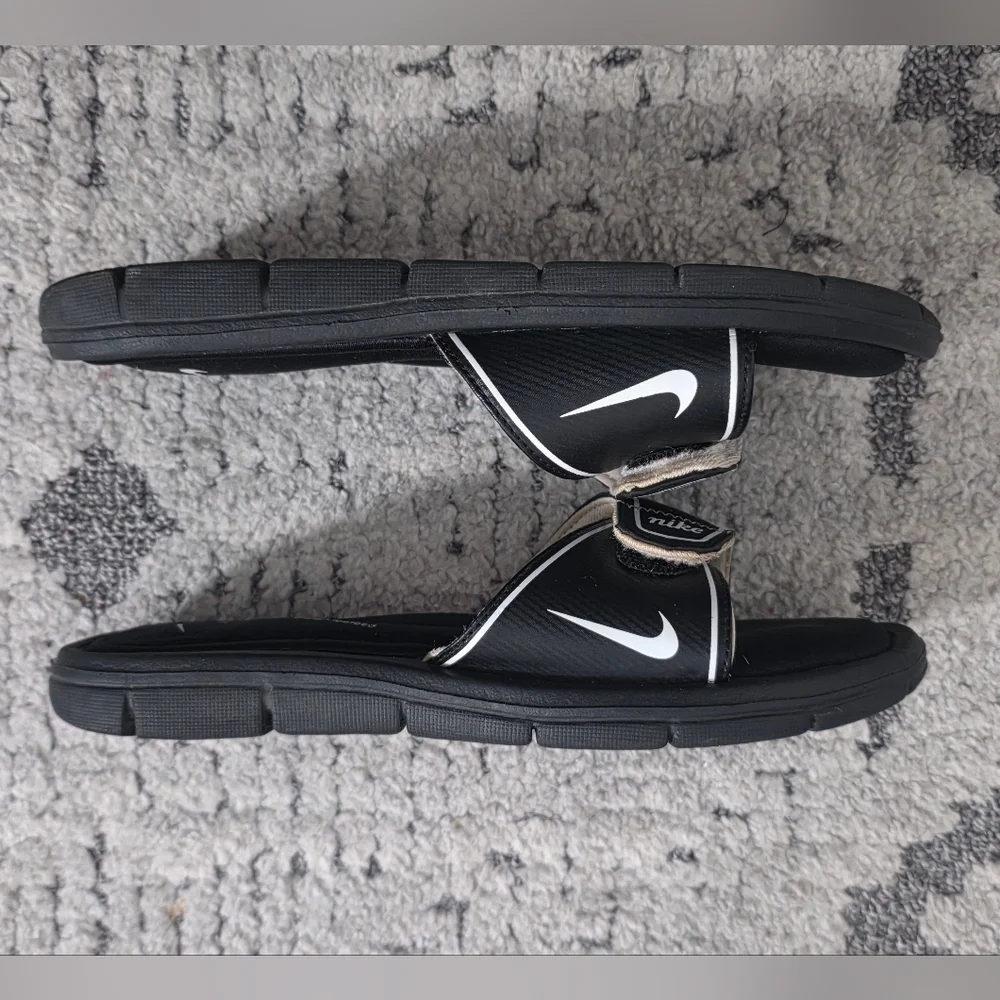 Nike Black and White Padded Insole Slide Sandals - Picture 2 of 6